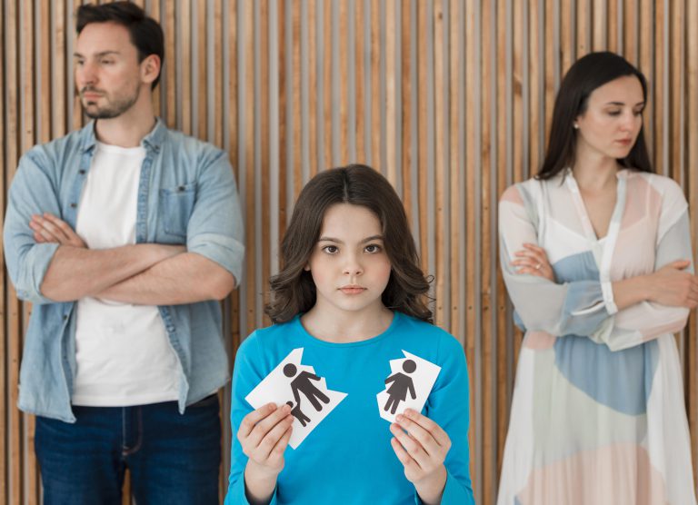 portrait-family-with-child-breaking-up